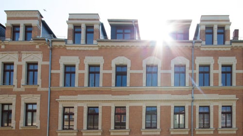 solar sanierte MFH in Chemnitz III - Vorderansicht