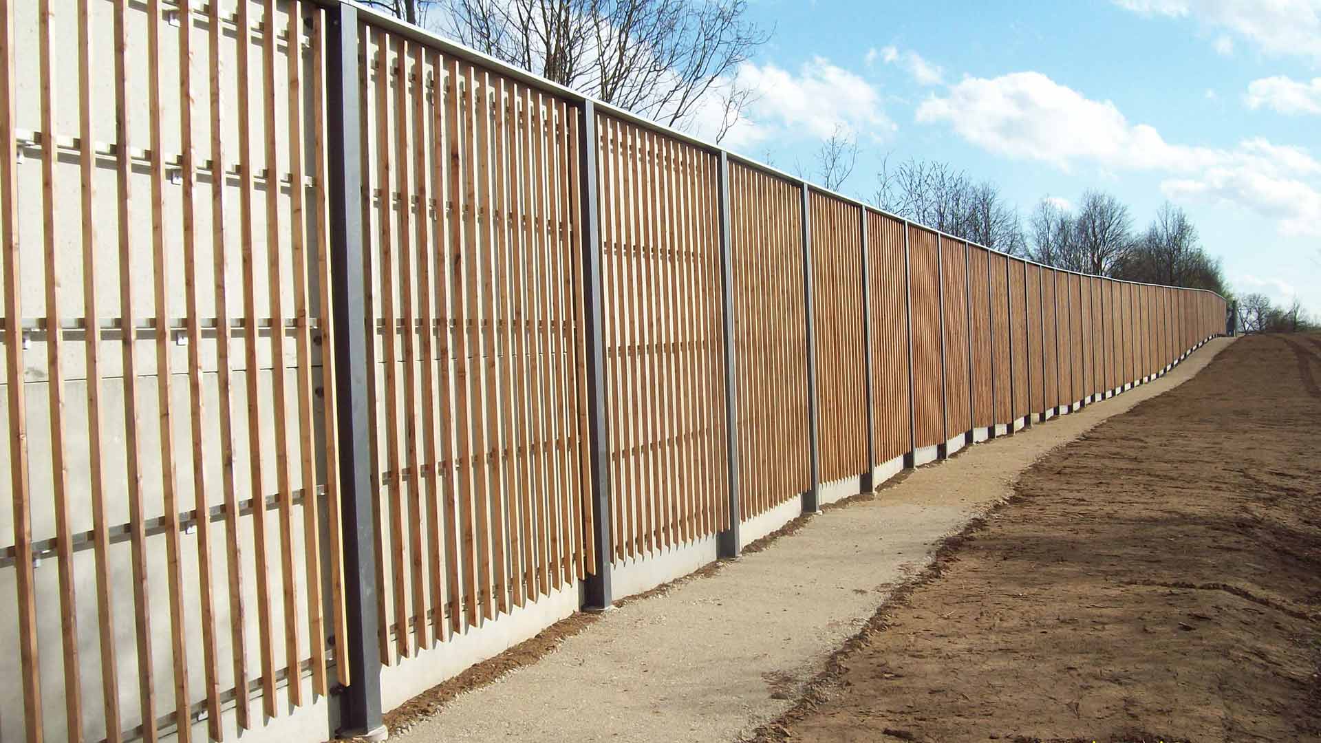 Lärmschutzwand, Beton + Holzverkleidung (Rücks.), Bayern