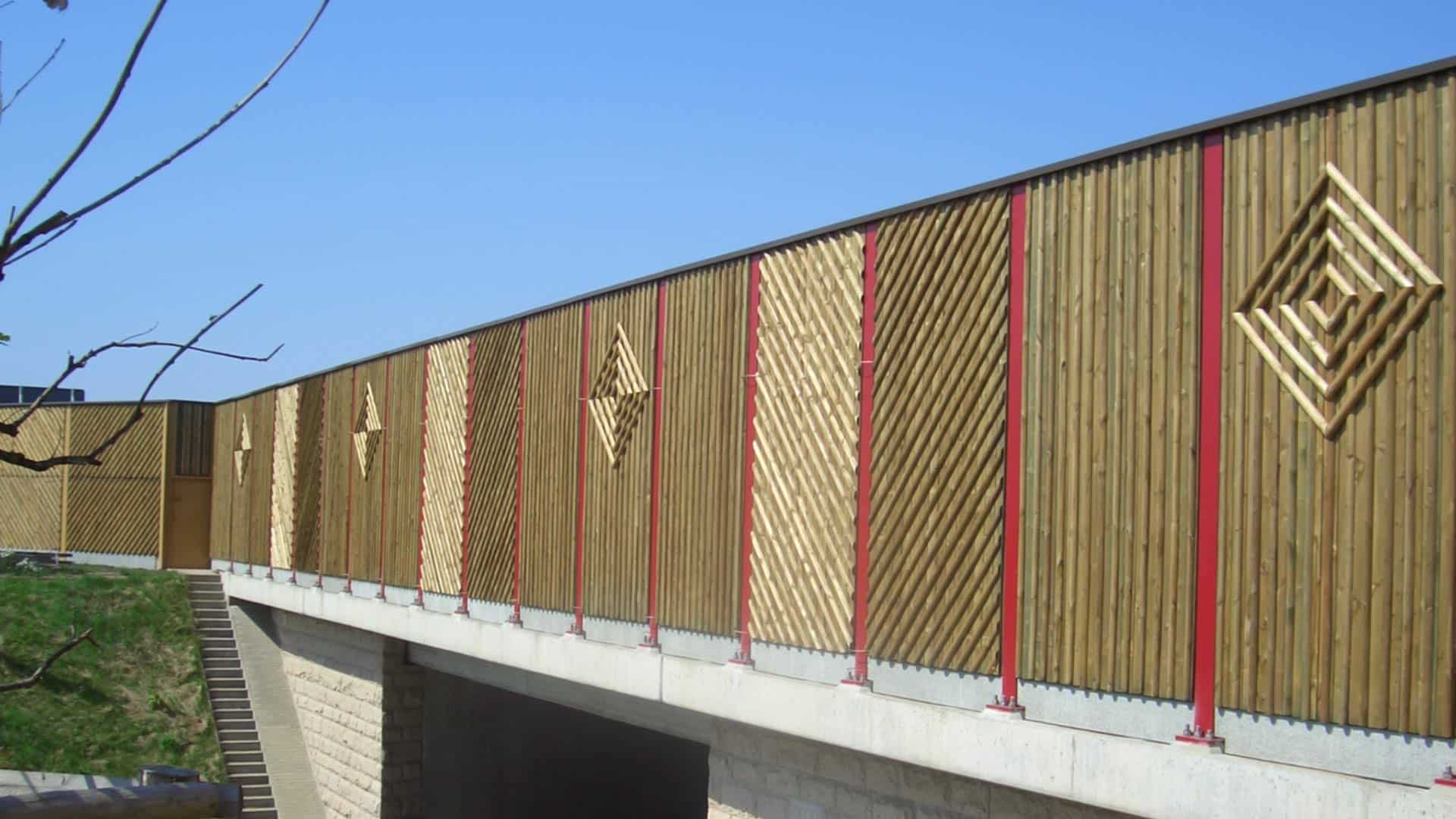 Lärmschutzwand auf Brückenkappe, Holz, Sachsen