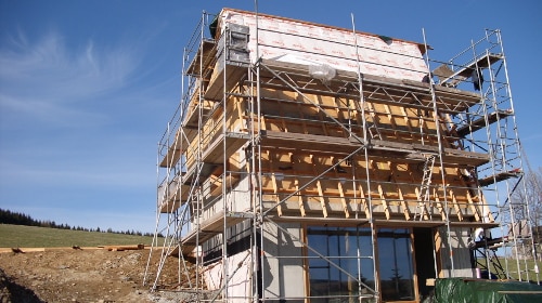 Holzarbeiten im EFH: Dachstuhl, Innenausbau, Fassade