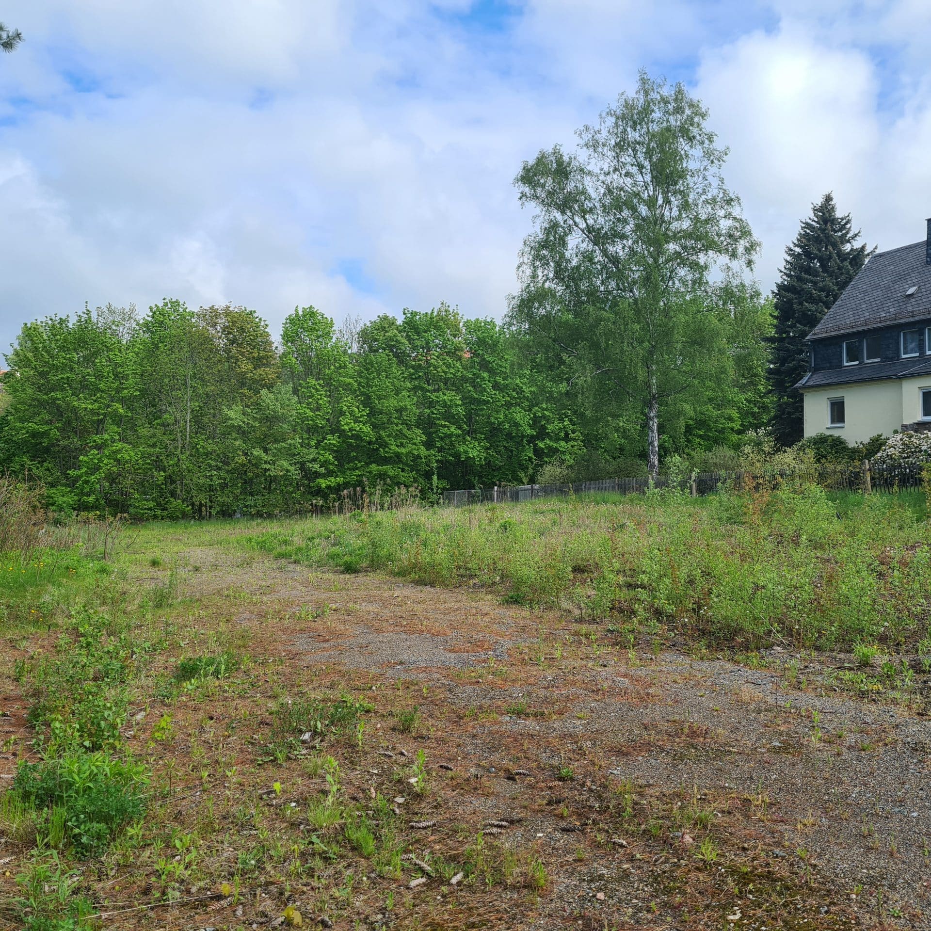 Einfamilienhaus Mehrfamilienhaus Braunsdorf Naehe Chemnitz Einfamilienhaus Mehrfamilienhaus Braunsdorf Nähe Chemnitz - Heizen mit der Sonne